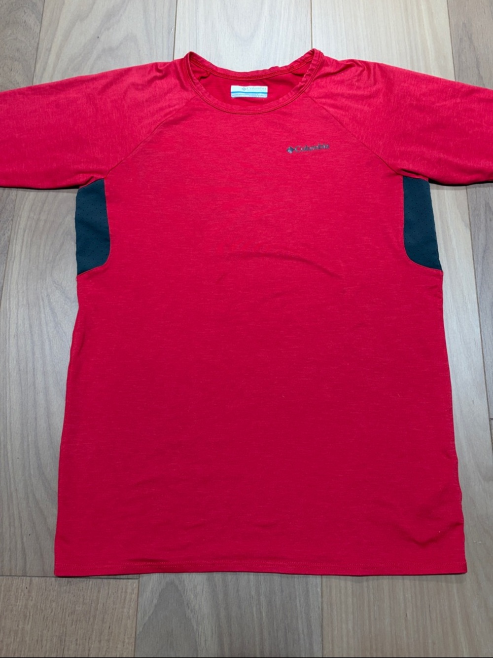 Columbia boys sun Protection UPF Short-Sleeve Active Tee with Black Side Panels